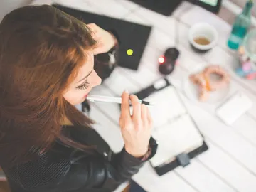 Mujer en el trabajo. Mujer en el trabajo.